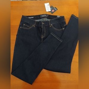 NWT Torrid Bombshell skinny jeans